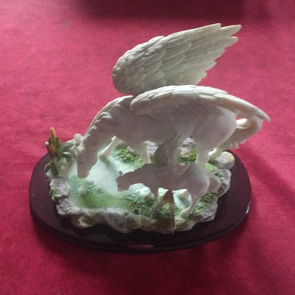 Collectables 2 Angel flaying horses by Ruby's collection 🍀 - Picture 1 of 12